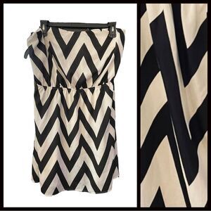 STRAPLESS AND BACK CUT OUT DRESS BY DOTS, XL